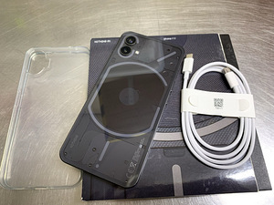 Nothing Phone 1 (8/128 Gb) (2 foto / 7)