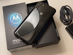 Motorola Moto G8 Power (2 foto / 10)