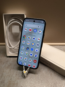 Google Pixel 9a (Как новый) (9 фото из 9)
