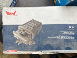BATTERY CHARGER DEFA MULTICHARGER 10A 1210 (1 foto / 2)