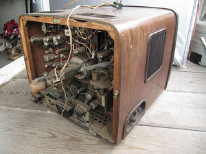 Antiik televiisor (2 foto / 2)