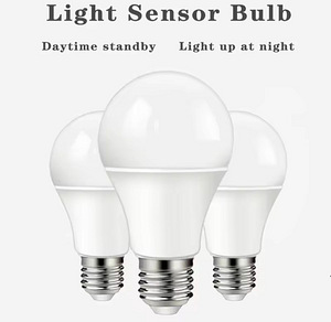 3 шт. лампочка с датчиком сумерек Dusk to Dawn LED 220V/8W, E27 (1 фото из 3)