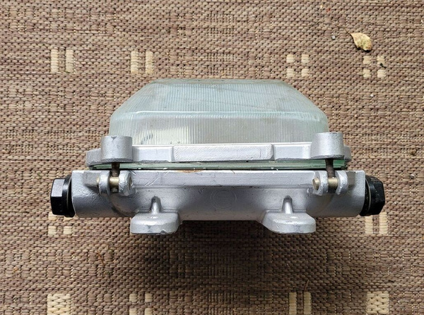 Retro NSVL 1989 seina-/laelamp garaaz kelder esik