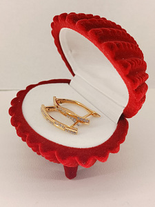 Серьги из нетемнеющего металла (2 фото из 10)