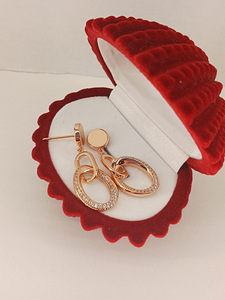 Серьги из нетемнеющего металла (2 фото из 10)