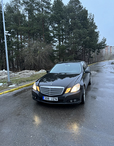 Mercedes E200 (2 фото из 3)