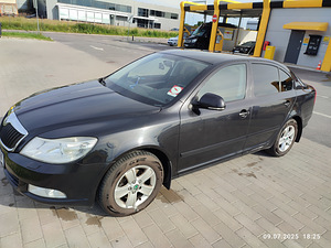 Skoda Oktavia 2010 (2 foto / 12)