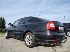 Skoda Oktavia 2010 (7 foto / 12)