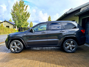 Jeep Grand Cherokee Overland 3.0 177kw (6 foto / 10)