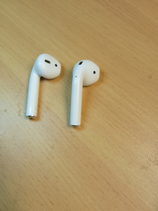Müün AirPodsid (4 foto / 5)