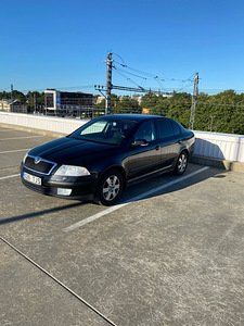 Skoda Octavia 2008 2.0 автомат (2 фото из 10)