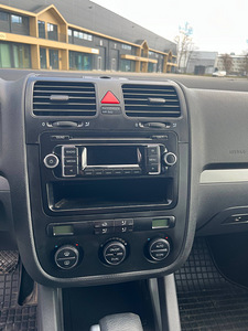 Volkswagen Jetta 2.0 (7 foto / 12)
