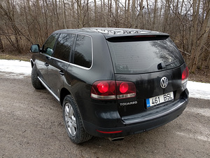 Volkswagen Touareg (6 foto / 7)
