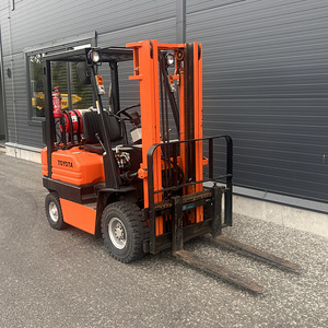 Toyota FGL15 Gaasitõstuk (2 foto / 8)