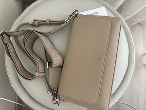 Сумка Calvin Klein новая (3 фото из 3)