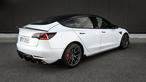 Tesla Model 3 (6 фото из 15)