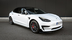 Tesla Model 3 (8 фото из 15)