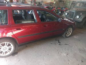 Volvo v70 (14 фото из 15)