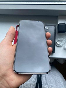 iPhone 13 Pro Max Graphite + AirPods + чехлы (4 фото из 6)