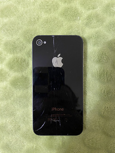 iPhone 4S 8 ГБ (2 фото из 2)
