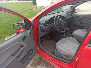 Ford Fiesta 2001, 1.3 (5 foto / 8)
