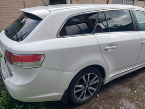 Toyota Avensis 2011 (2 foto / 5)