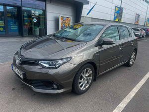 AUTO RENT Ilma tagatiseta! TOYOTA Auris 2016 aasta LPG/hübriid (1 foto / 6)