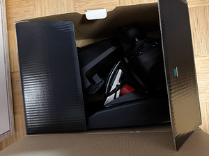 Руль Logitech G27 + педали + КПП. (5 фото из 6)