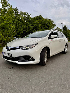 Toyota Auris 2018 gaas/hübriid auto rent (3 foto / 9)