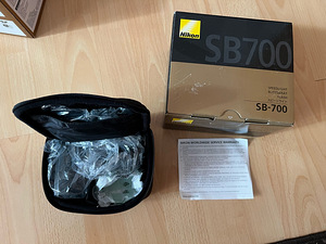 Вспышка SB-700 (2 фото из 2)