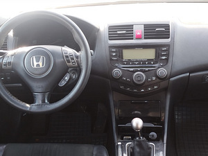 Honda Accord (7 foto / 10)