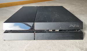 Mängukonsool Sony PlayStation 4 + 8 mängut + pult + kaablid (2 foto / 5)