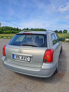 Toyota Avensis (4 foto / 12)