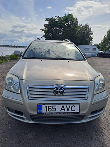 Toyota Avensis (5 foto / 12)