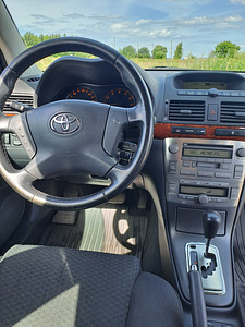 Toyota Avensis (12 foto / 12)