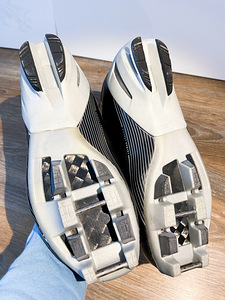 SALOMON CARBON murdmaa suusasaapad (4 foto / 4)