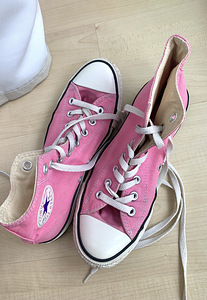 Розовые теннисные туфли Converse (1 фото из 5)