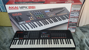 Миди-клавиатура Akai mpk261