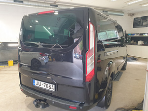 Ford Transit Tourneo Custom (8 фото из 10)