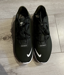 Кроссовки Nike (2 фото из 5)
