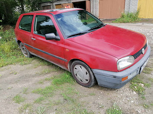 Volkswagen Golf 1.8 66kW (2 foto / 7)
