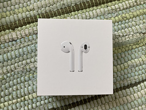 Apple AirPods 2 with Charging Case оригинальные (2 фото из 7)