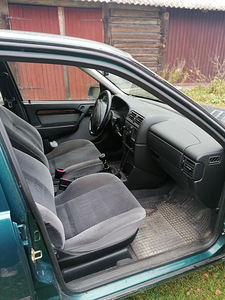 Opel vectra 2.0i 85kw (9 foto / 10)