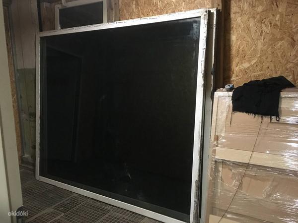 Окно ПВХ б/у 243 х 207 (2 шт., тонированное стекло, неоткрывающееся) (фото #1)
