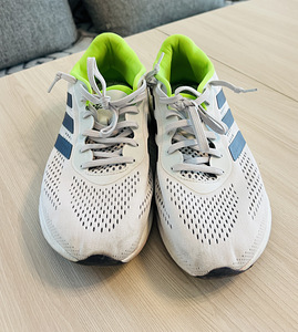 Kроссовки Adidas (1 фото из 4)