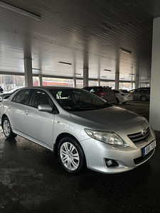 Toyota Corolla (2 фото из 12)