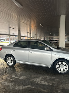 Toyota Corolla (3 фото из 12)