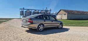 Opel Vectra (4 foto / 6)