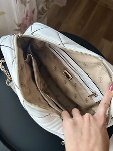 Женская сумка GUESS (2 фото из 3)
