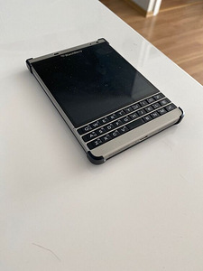 BlackBerry Silver Passport (3 foto / 6)